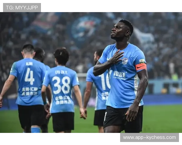 大连英博主场强势，球迷支持成保级关键